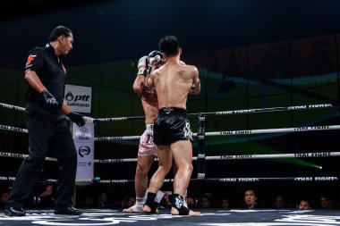 Çin 'den Ying Pengpeng ve Tayland' dan Richard Fanous Tayland Savaşı 'nda.