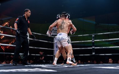 Çin 'den Ying Pengpeng ve Tayland' dan Richard Fanous Tayland Savaşı 'nda.