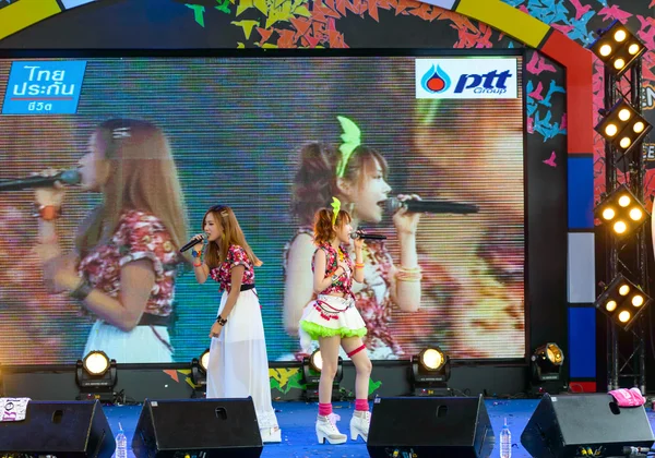 Japonya festa Bangkok 2014 yılında lovendor grubundan Tanaka reina ve okada marina