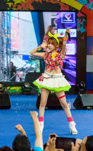 Tanaka Reina (leader vocal) de LoVendor Group au Japon Festa à Bangkok 2014 — Photo