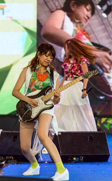 Uozumi Yuki (Chitarra) del Gruppo LoVendor in Giappone Festa a Bangkok 2014 — Foto Stock