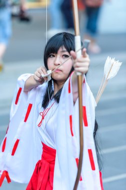 Kikyo Inuyasha gelen karakterler gibi cosplayer.