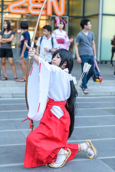 A karakterek az Inuyasha-Kikyo cosplayer. — Stock Fotó