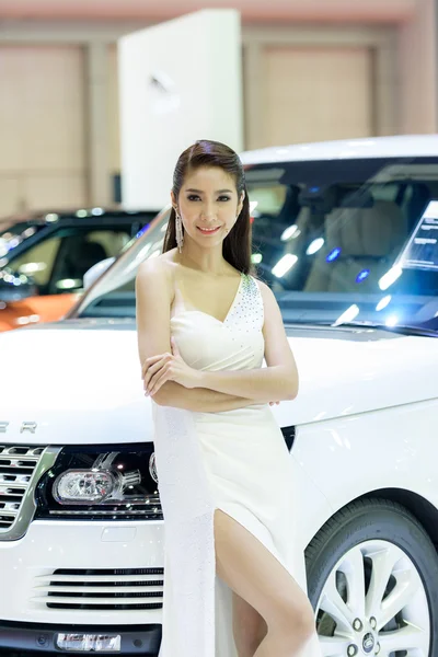 Unidentified Model with Range Rover — Stock Photo, Image