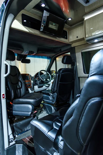 Dentro Airstream criado e projetado Mercedes Benz Coach — Fotografia de Stock