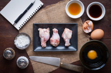 Derin kızarmış tavuk kanadı yapmak için hazırlık