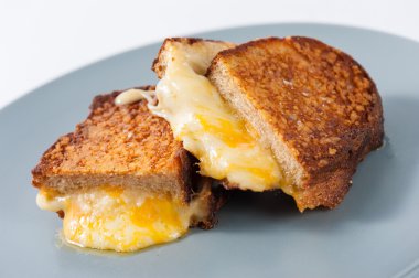 Peynir türleri ile sandviç 