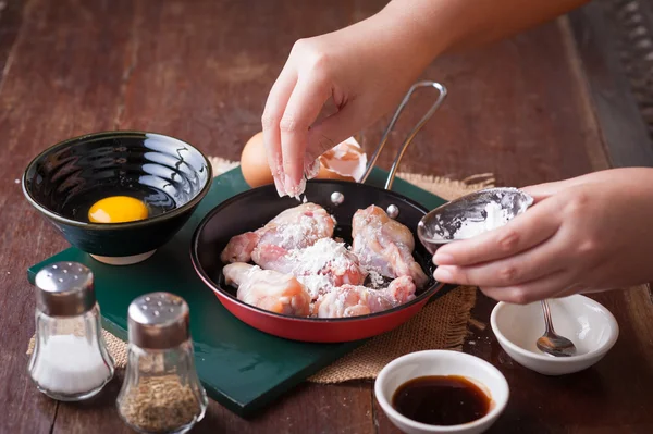 Preparation for making deep fried chicken wings — Stock Photo, Image