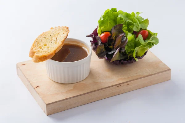 Sopa de cebolla con tostadas y verduras — Foto de Stock