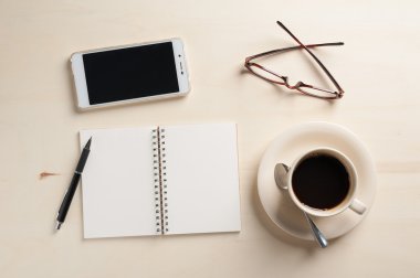 Küçük defter ve kahve fincanı