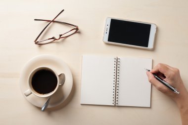 Küçük defter ve kahve fincanı