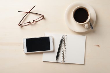 Küçük defter ve kahve fincanı