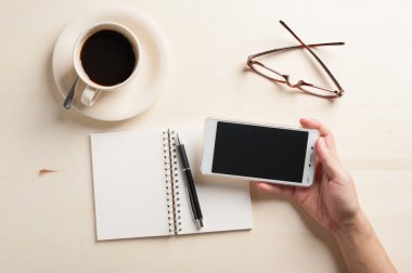 Küçük defter ve kahve fincanı