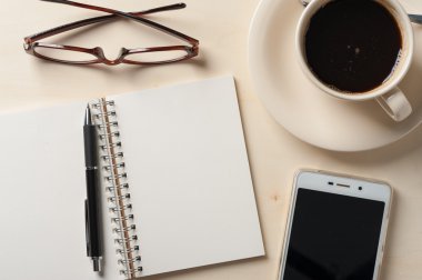 Küçük defter ve kahve fincanı