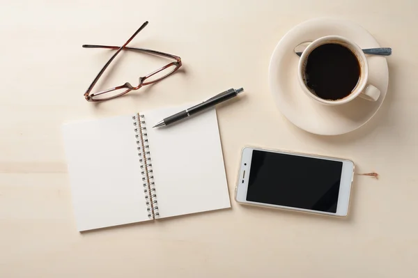 Pequeno caderno e xícara de café — Fotografia de Stock