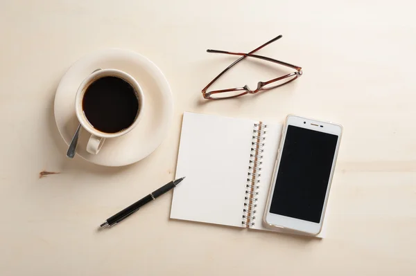 Kleines Notizbuch und Kaffeetasse — Stockfoto