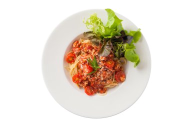 Kıyılmış domuz soslu makarna kırmızı