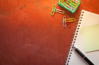 Not defteri ve yapışkan kağıt