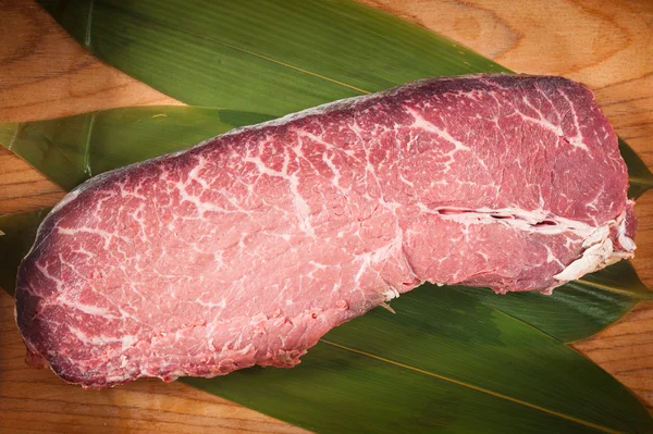 Driy-aged beef in tray — Stock Photo, Image