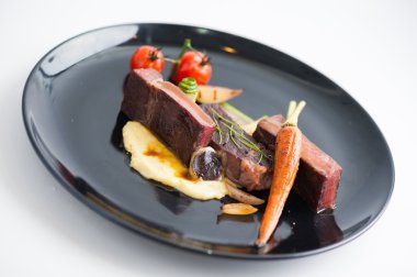 Kuru yaşlı sığır eti biftek