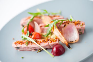 Modern tarzda kavrulmuş duck meme