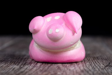 Fransız pasta beze bir domuz şeklinde