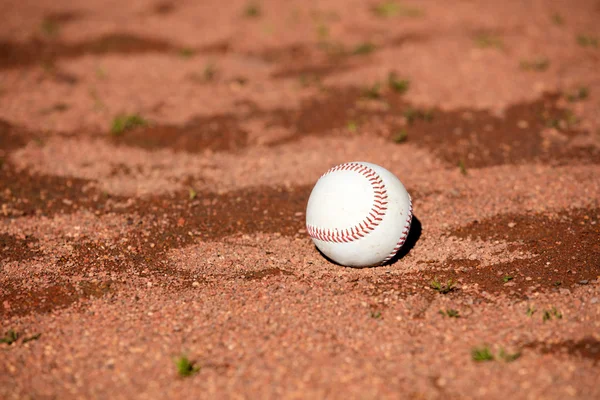 Baseball isolato su uno sfondo bianco — Foto Stock