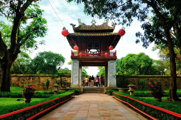 Khuevancac - az egyik a kapuk, az irodalom temploma, Van Mieu, Hanoi, Vietnam. — Stock Fotó