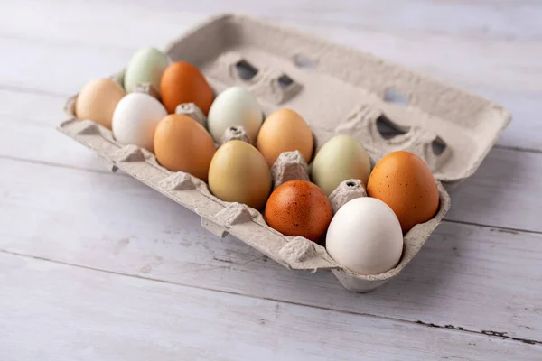 Свіжі Яйця Курей Вільного Діапазону Маленькій Фермі Красиві Барвисті Яйця — стокове фото