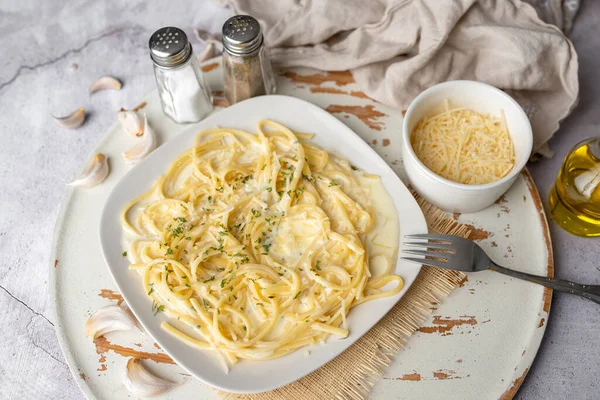 Alfredo Pasta Dinner Creamy White Sauce Herbs Seasoning Pasta Made — Stock Photo, Image