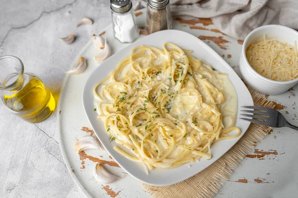 Alfredo Pasta Dinner Creamy White Sauce Herbs Seasoning Pasta Made — Stock Photo, Image