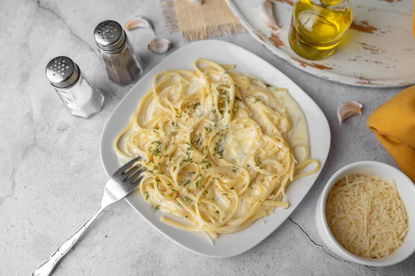 Alfredo Pasta Dinner Creamy White Sauce Herbs Seasoning Pasta Made — Stock Photo, Image