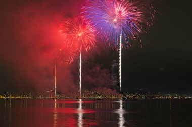 Mutlu yıllar, Florianopolis Santa Catarina Brezilya 'da havai fişekler.