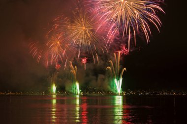 Mutlu yıllar, Florianopolis Santa Catarina Brezilya 'da havai fişekler.