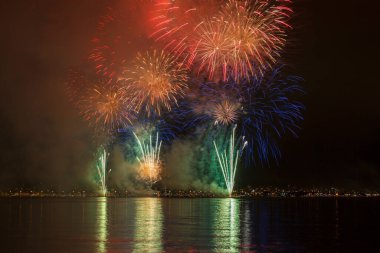Mutlu yıllar, Florianopolis Santa Catarina Brezilya 'da havai fişekler.