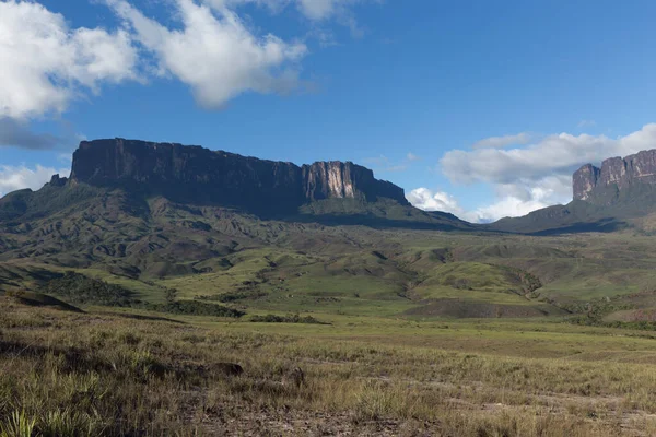 Roraima Dağı ve Kukenan Tepui, Canaima Ulusal Parkı.