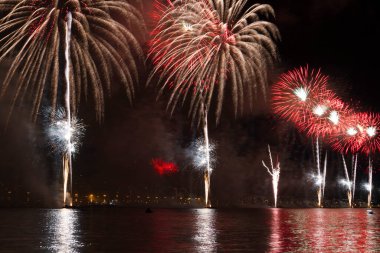Mutlu yıllar, Florianopolis Santa Catarina Brezilya 'da havai fişekler.