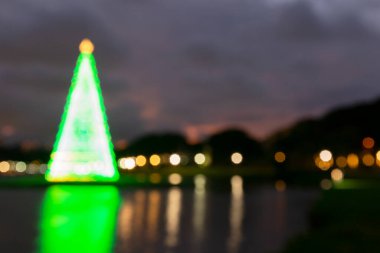 Odaklanamayan Noel ağacı, Mutlu Noeller.