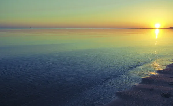 Pôr do sol à noite na baía — Fotografia de Stock