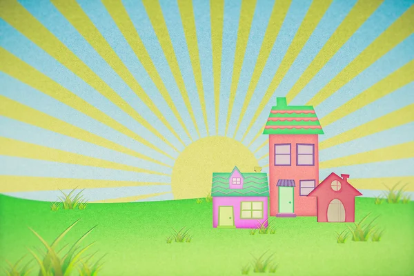 Haus aus Recyclingpapier mit Rasenfeld und Sonnenuntergang Hintergrund — Stockfoto