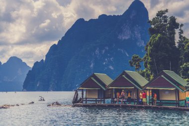 Cheo Lan Gölü. Khao Sok Milli Parkı. Tayland. (Vintage filtre