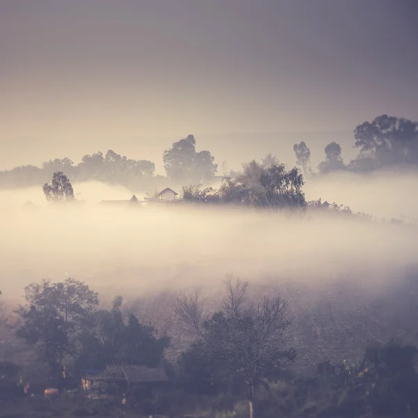 Paisaje de salida del sol en Phuthapboek Khoo kho, (Filtro vintage —  Fotos de Stock