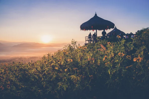 Wschód Słońca w Yun Lai Viewpoint, Pai Chiangmai Tajlandia (Vintage fil — Zdjęcie stockowe