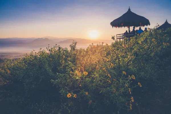 Zonsopgang op Yun Lai gezichtspunt, Pai Chiangmai Thailand (Vintage fil — Stockfoto