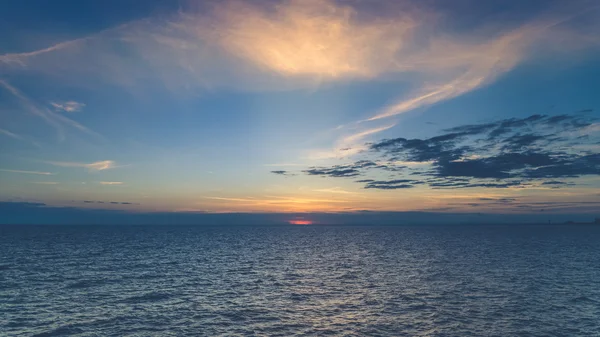 Paisaje marino al atardecer en Samed Island — Foto de Stock