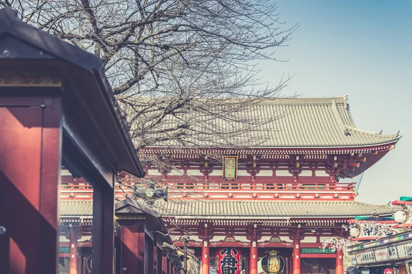 Nakamise торгової вулиці в районі Asakusa підключитися до Senso-ji Temple — стокове фото