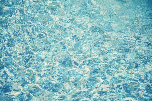 Eau de la piscine. Texture aqua (effet filtre vintage utilisé ) — Photo