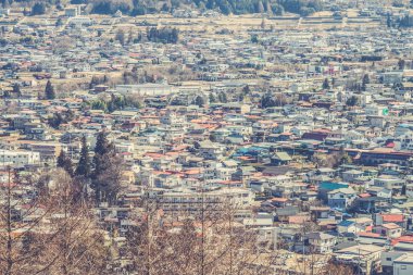 Japonya'da kırmızı pagoda görünümünden Fujikawa şehir