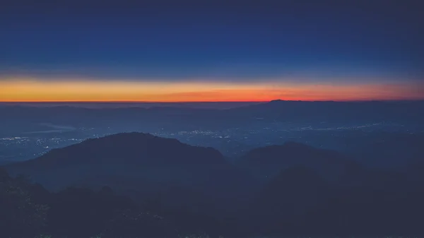 Aussichtspunkt Sonnenaufgang, doi angkhang, chiangmai, thailand — Stockfoto