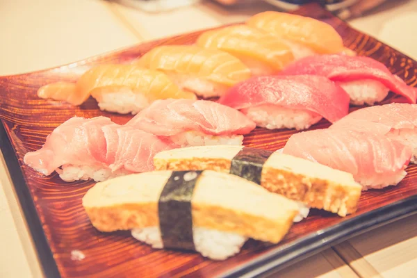 Comida japonesa, Sushi saboroso conjunto de sushi — Fotografia de Stock